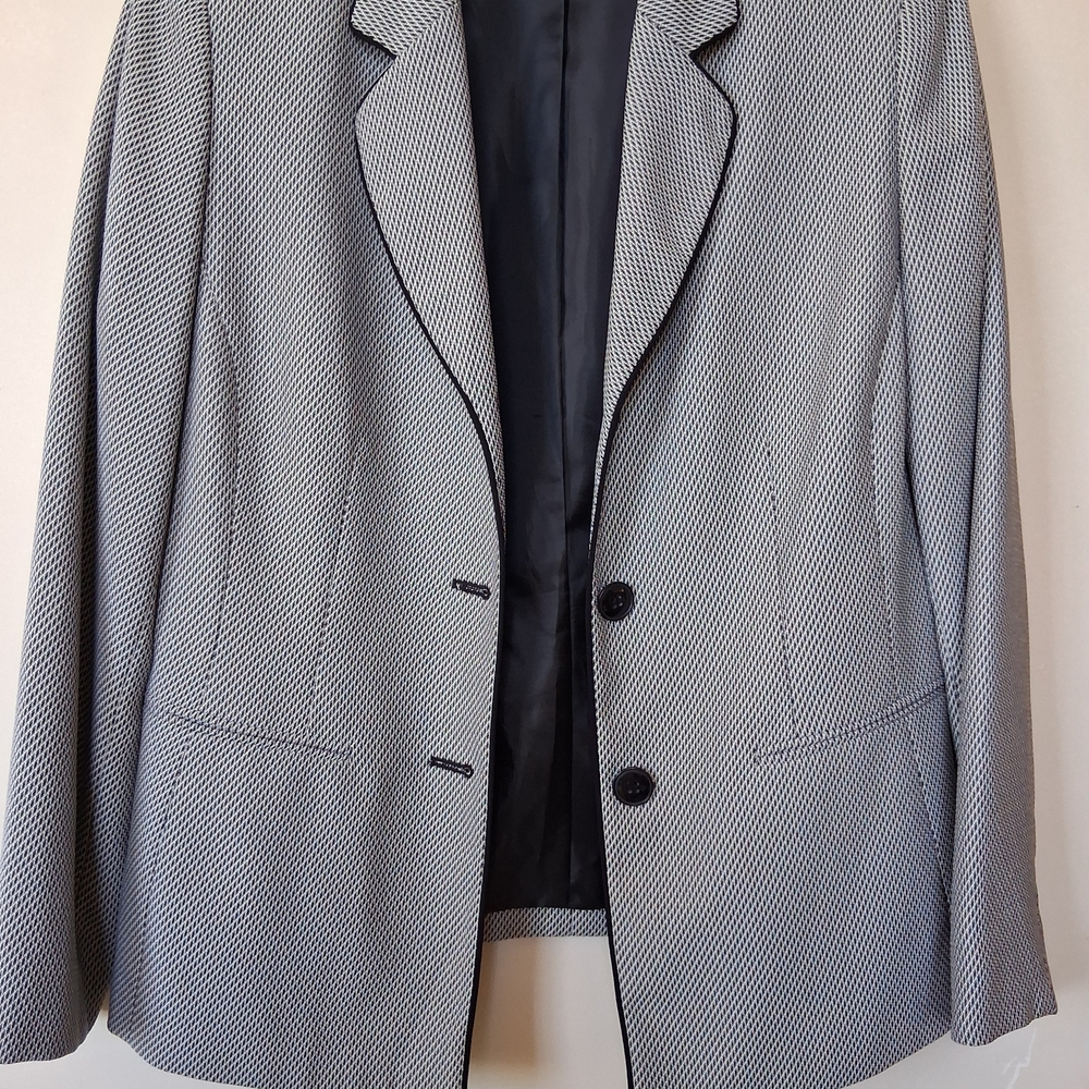 Le Suit Black & White Textured Blazer